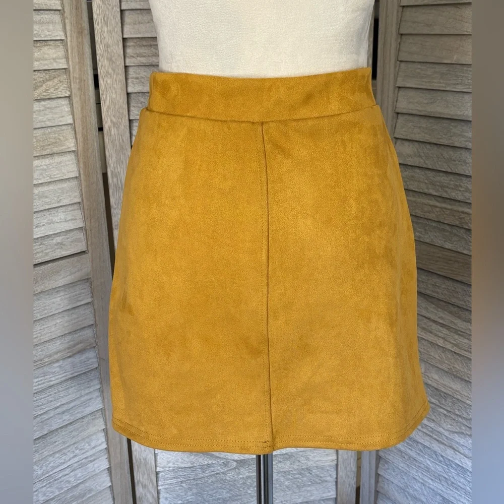 BLASHE Women’s SZ M Faux Stretch Suede Mini Skirt, Rich Saffron Yellow Color - Picture 9 of 16